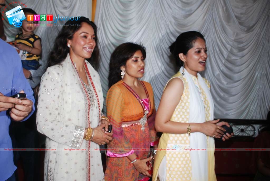 Shaan, Moushmi Chaterjee,Rupa Ganguly at Durga pooja Event hd photo